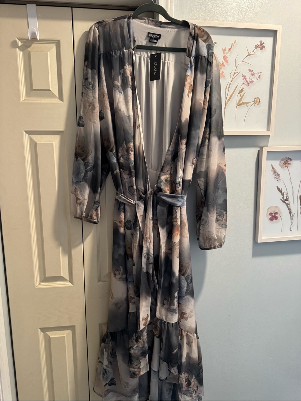 City Chic gray & white floral print dress  tie waist, size L NWTS